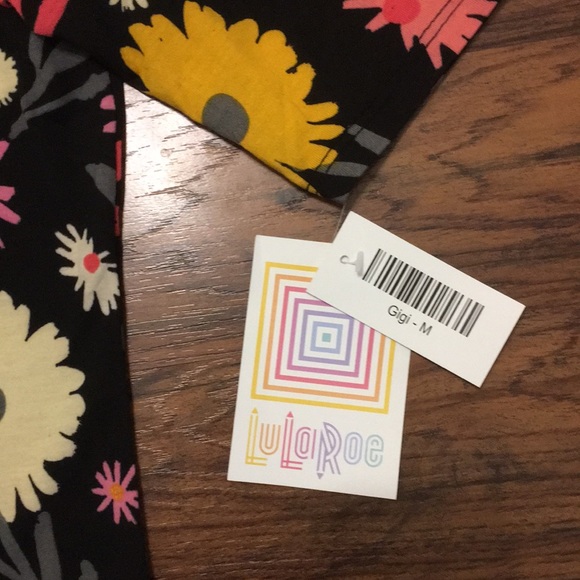 NWT LuLaRoe Gigi Fitted Elbow-Sleeve Tee, size M - Picture 4 of 5